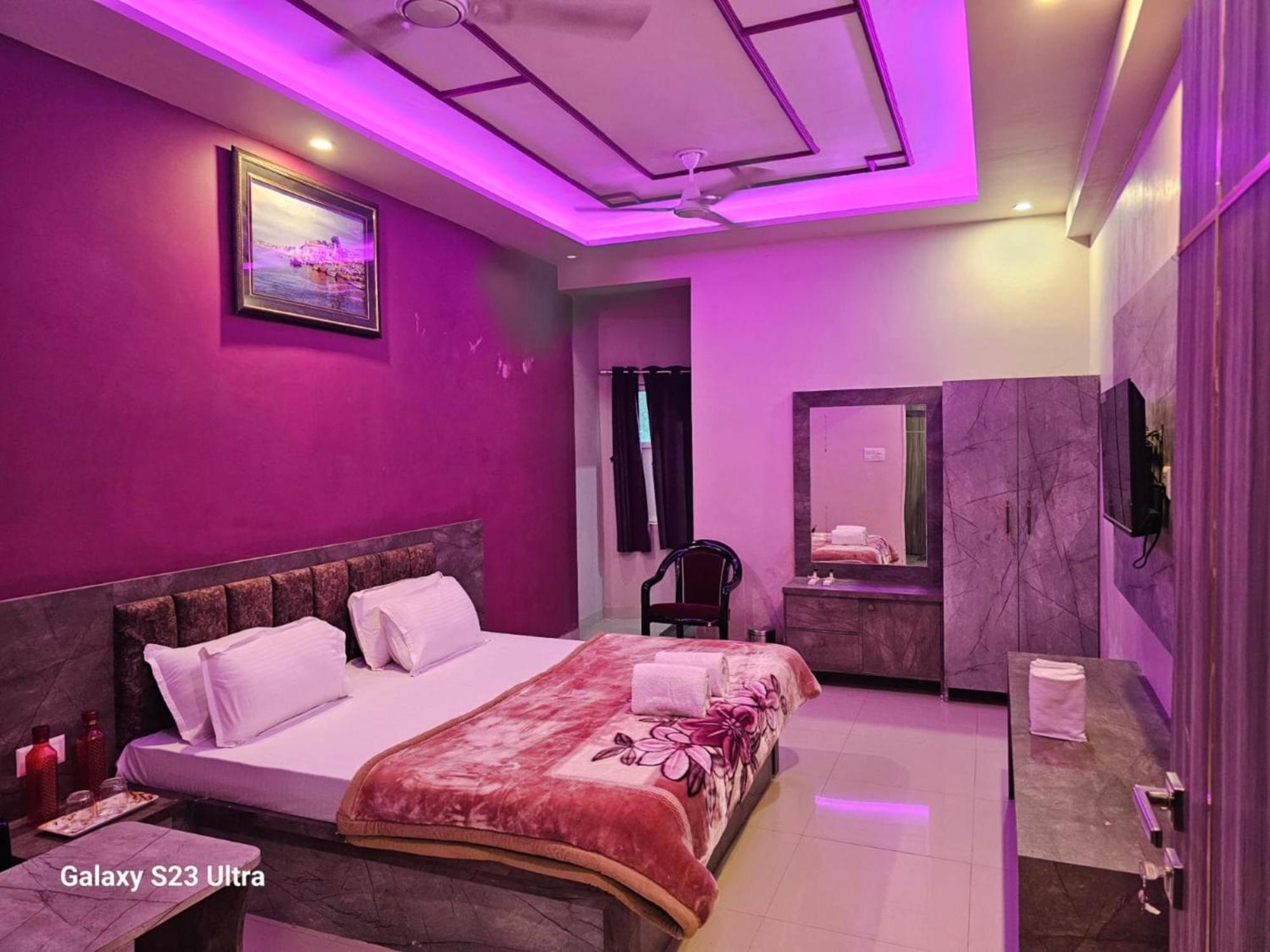 Hotel Kashi Inn Raj Ghat Варанаси Экстерьер фото