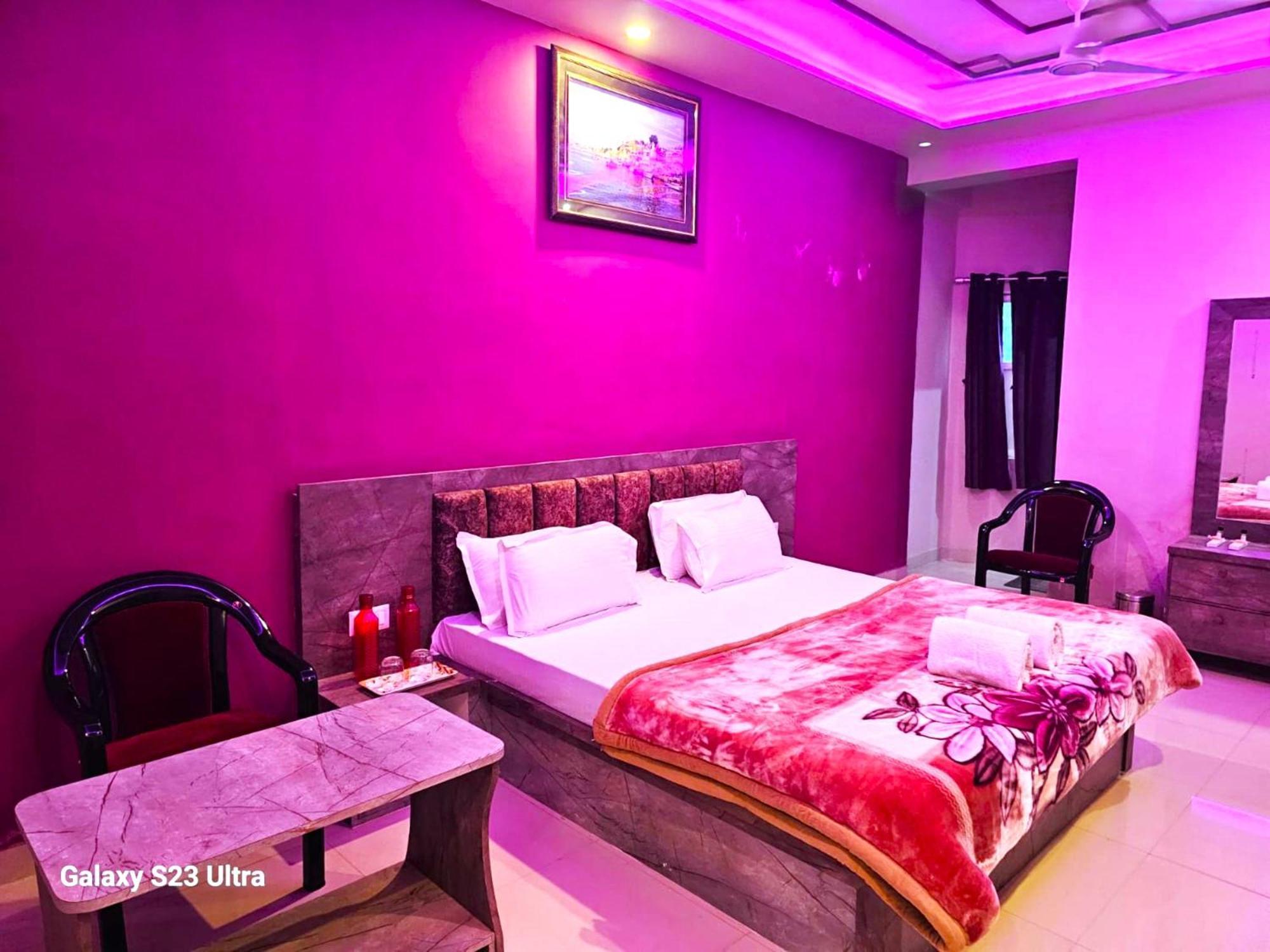 Hotel Kashi Inn Raj Ghat Варанаси Экстерьер фото